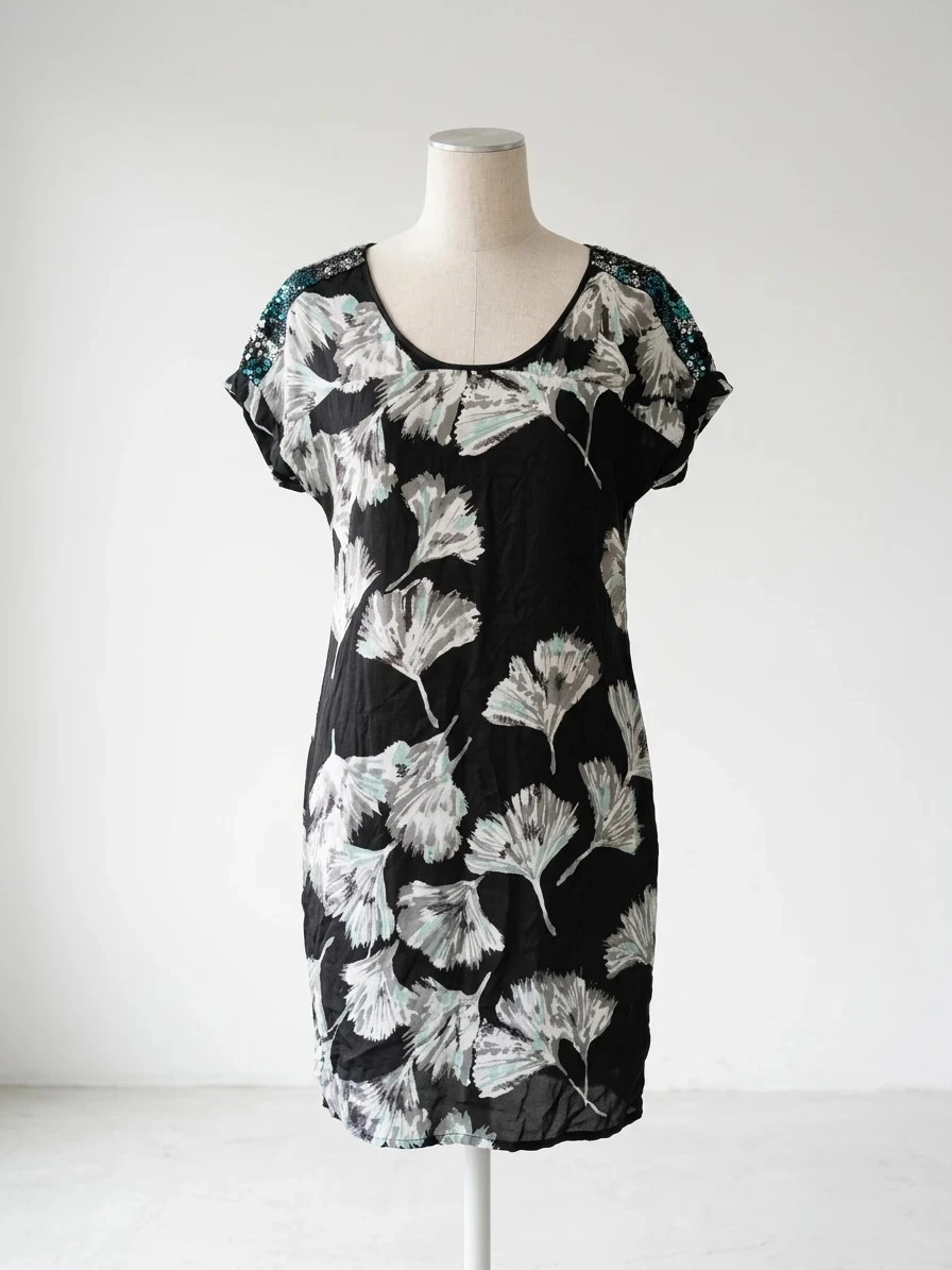 Robe fluide et légère imprimée One Step avec sequins sur les épaules Taille 36